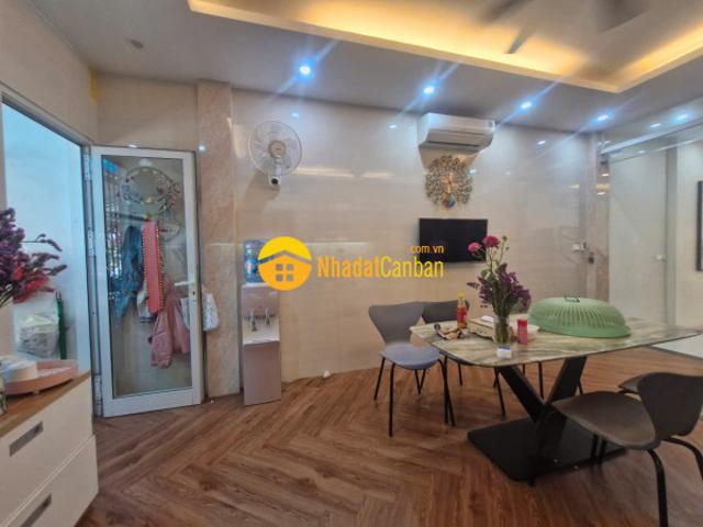Nhà mặt phố bán