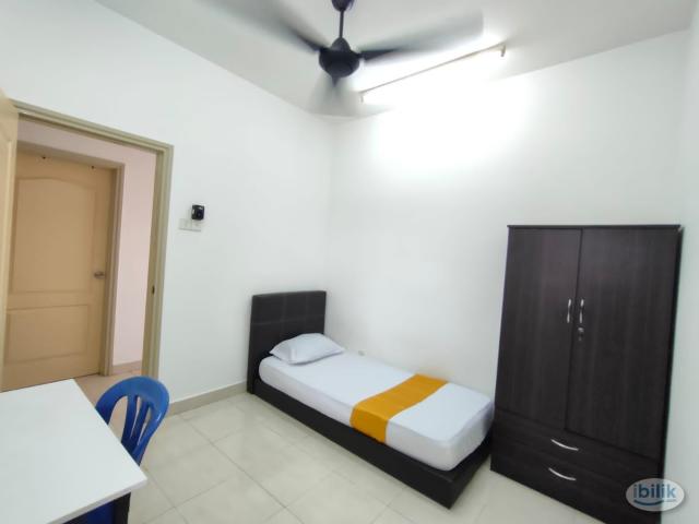 Room for rent in PJU 6, Petaling Jaya