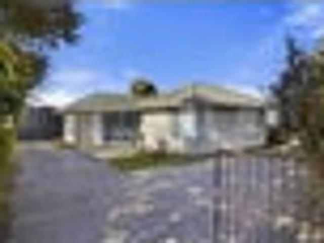 House for sale in Chaslands, Canterbury