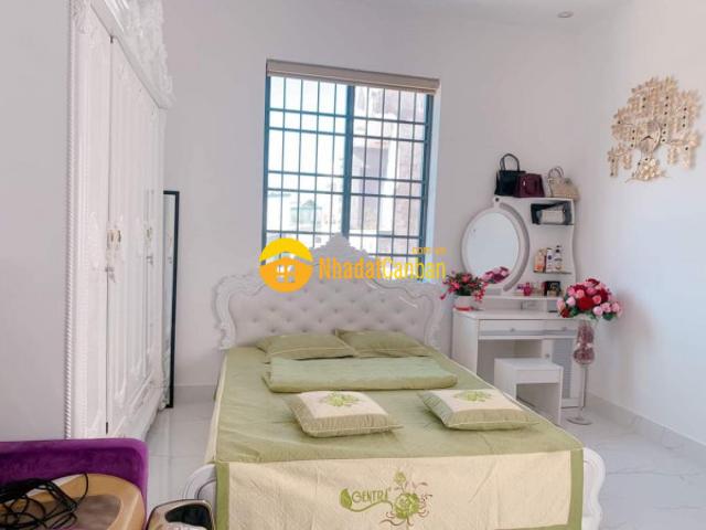 Nhà mặt phố bán