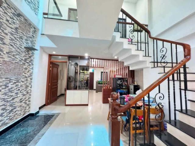 Nhà mặt phố bán