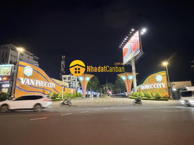 Nhà mặt phố bán