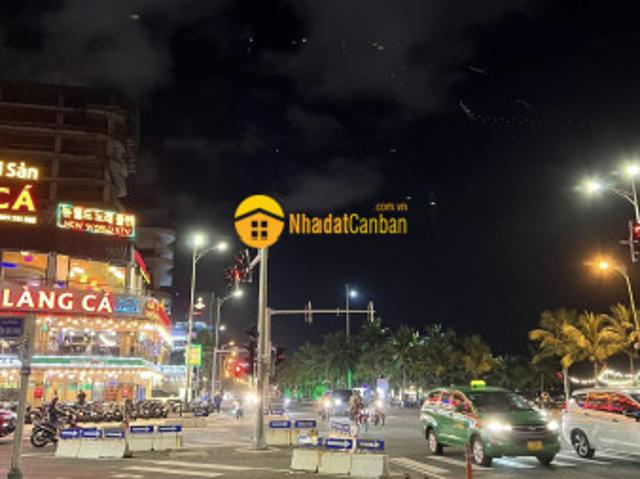 Nhà mặt phố bán