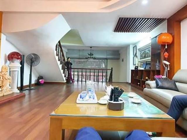 Nhà mặt phố bán tại Hà Nội