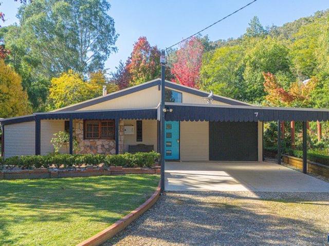 House for sale in Buffalo River, Victoria