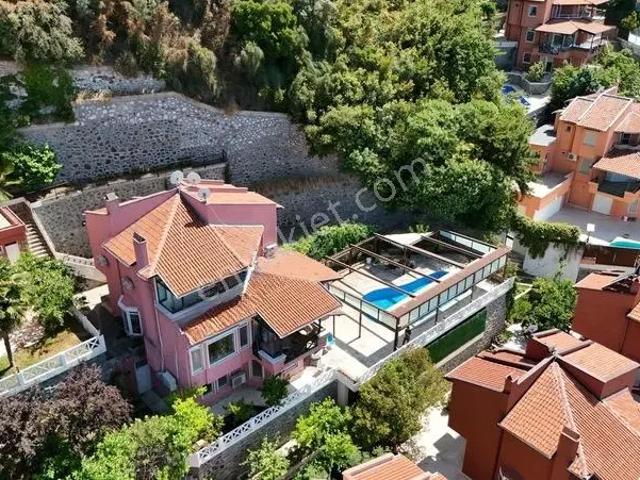 Petek Sitesi, Mudanya içerisinde satılık Villa
