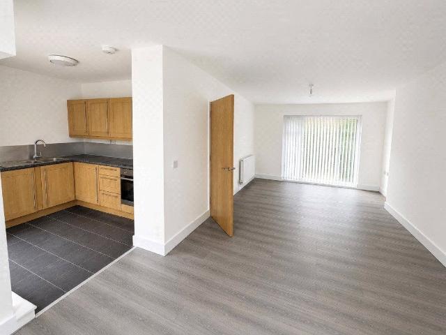 Apartment for rent in Stoneycroft, Calderstones