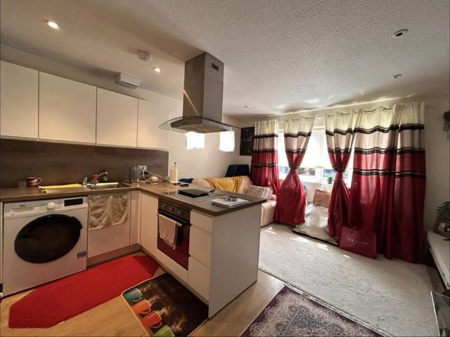 Apartment for rent in Farley Hill, Spring Park
