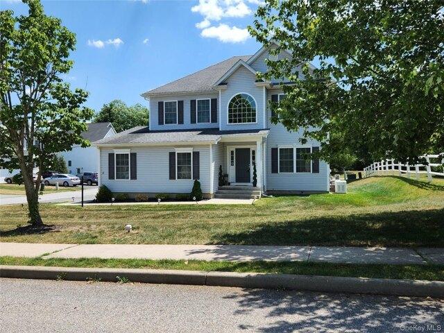 House for sale in Holmes, New York