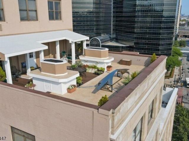 Condo for sale in Newark