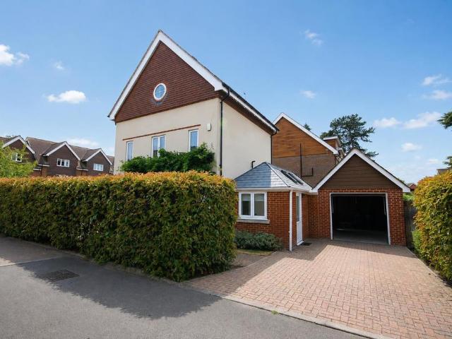 House for rent in Pachesham Park, Surrey