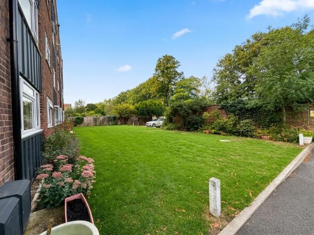 Apartment for rent in London Borough of Sutton, Greater London