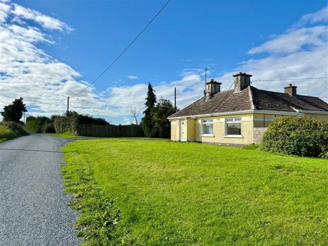 Terraced House for sale in Navan, North Tipperary