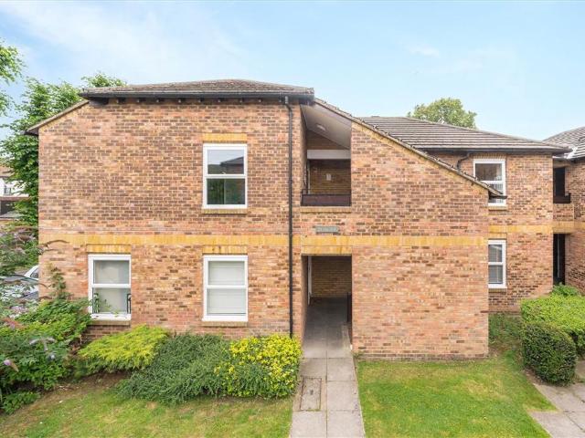 Apartment for rent in Mortlake, Greater London