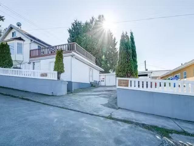 House for sale in Clayoquot, British Columbia