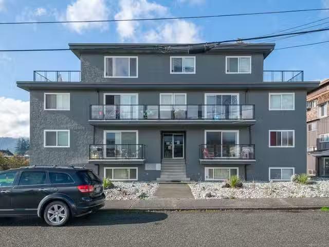 House for sale in Clayoquot, British Columbia