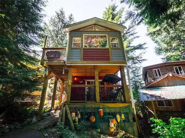 House for sale in Clayoquot, British Columbia