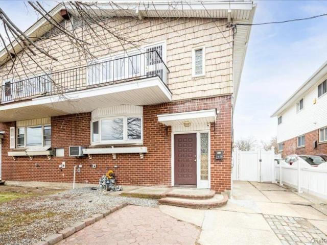 House for sale in Queens, Arverne