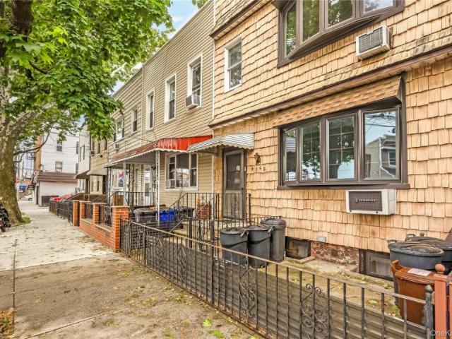 House for sale in Middle Village, New York