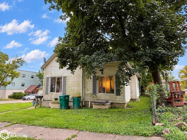 House for sale in Fairfield, Iowa