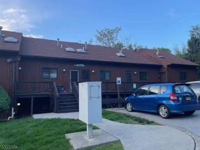 Condo for rent in Wayne