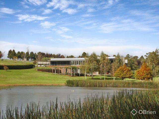 Cottage for sale in Warragul, Victoria