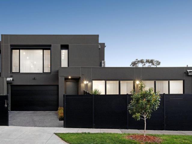 Townhouse for sale in Bentleigh, Melbourne