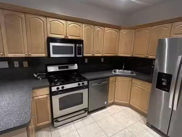 Condo for rent in Brick