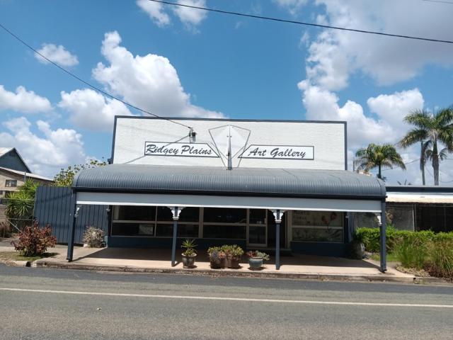 Retail for rent in Monto
