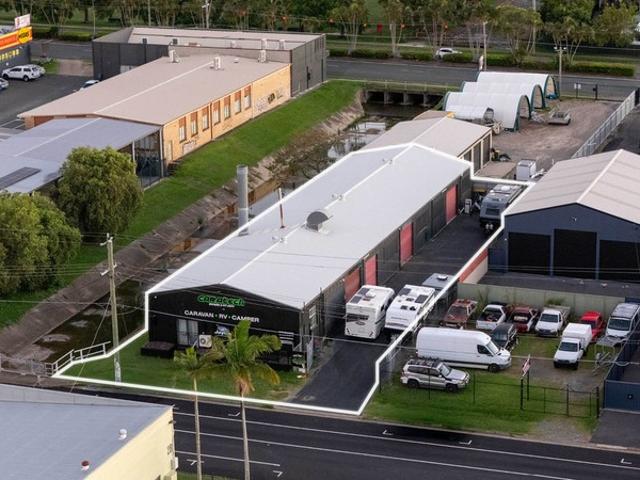 Warehouse for rent in Toombul, Queensland
