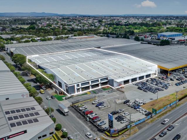 Warehouse for rent in Toombul, Queensland