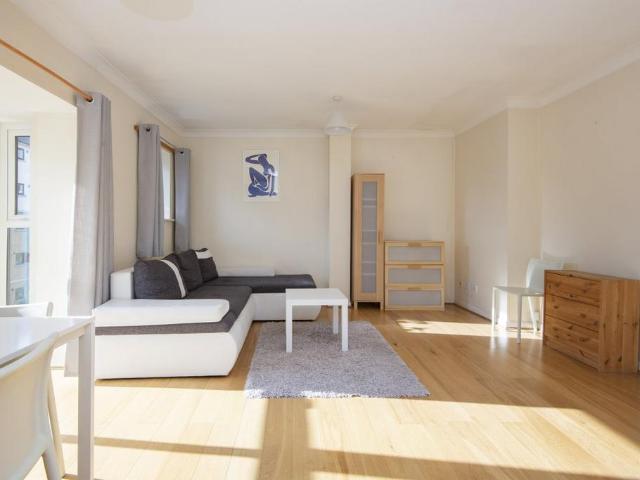 Apartment for rent in Custom House, Greater London