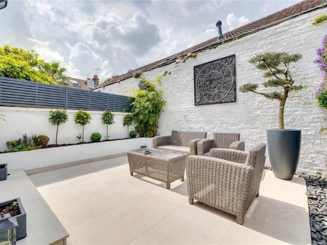 Apartment for rent in London Borough of Hammersmith and Fulham, Greater London