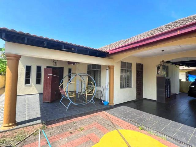 Bungalow for sale in Kuantan, Pahang