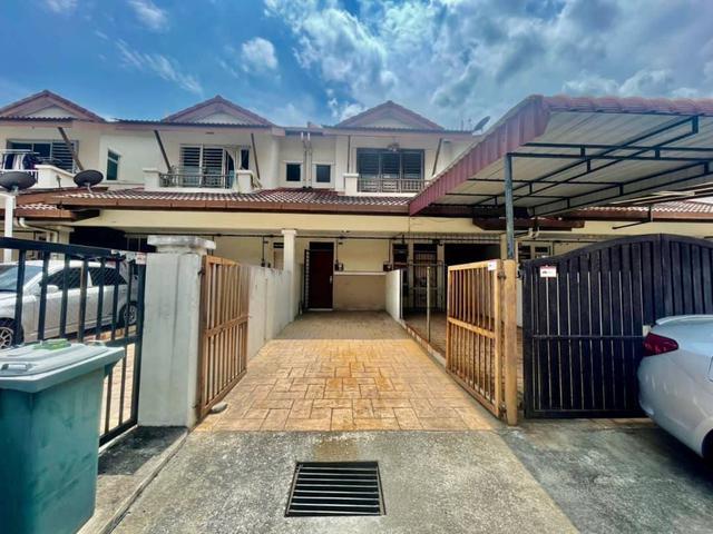 Townhouse for sale in Seri Kembangan, Majlis Bandaraya Subang Jaya