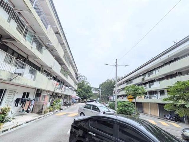 Flat for sale in Malaka