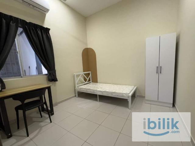 Room for rent in Petaling, Alam Impian