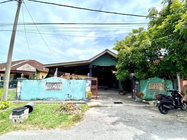 Residential House for sale in Tanjong Karang, Selangor
