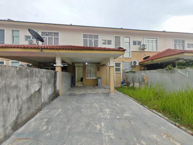 Terraced House for sale in Malaka