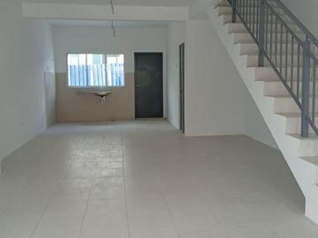 Terraced House for sale in Malaka