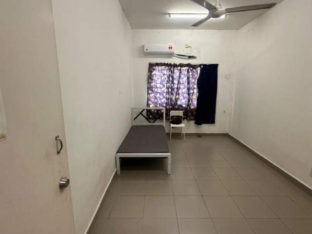 Room for rent in Petaling, Alam Impian
