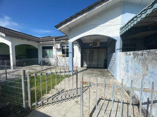 Terraced House for sale in Malaka