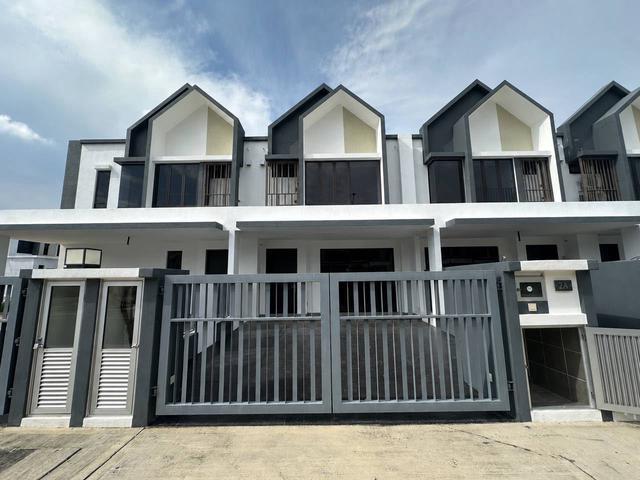 Terraced House for sale in Tanjong Sepat, Selangor