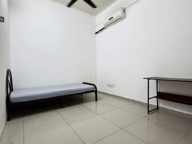 Room for rent in Petaling, Alam Impian