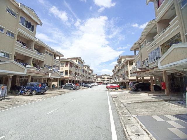 Townhouse for sale in Petaling, Alam Impian