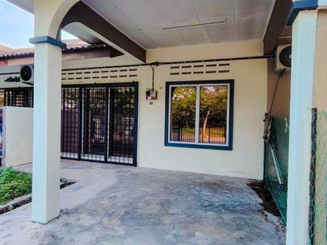 Terraced House for sale in Malaka