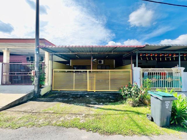 Terraced House for sale in Rembia, Malaka