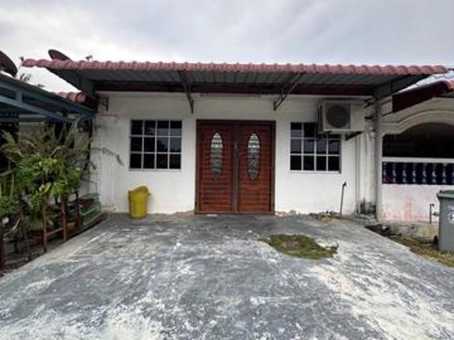 Terraced House for sale in Malaka
