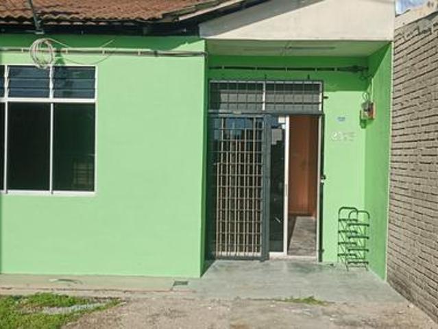 Terraced House for sale in Malaka