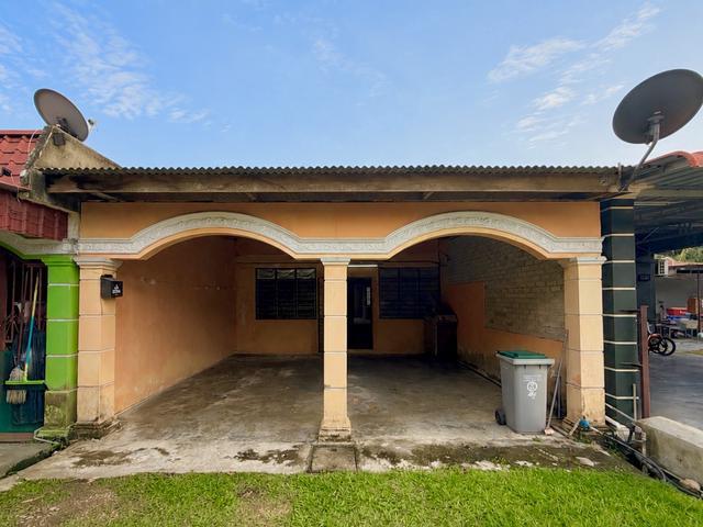 Terraced House for sale in Malaka